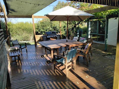 Friends In Harcourt North - Holiday Sunshine Coast 2