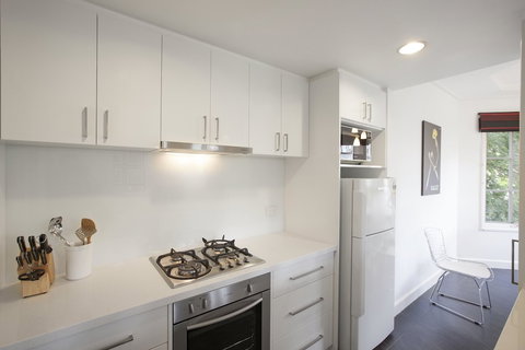 BOUTIQUE STAYS - Wellington Mews - Sunshine Coast Tourism 3