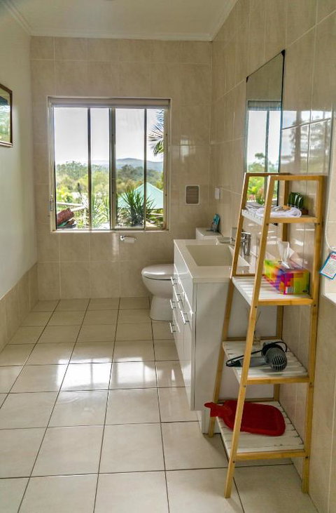 Tunnel Ridge Outlook - Holiday Sunshine Coast 4