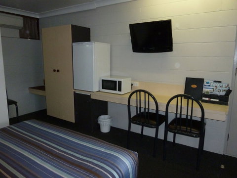 Mandalay Motel - Sunshine Coast Tourism 6