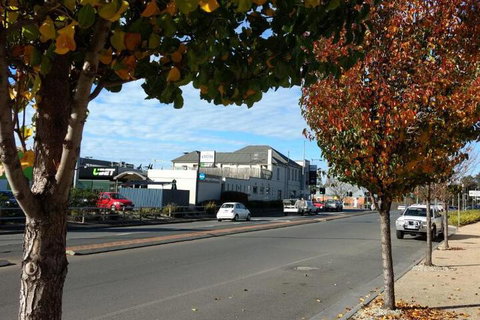 Hobart Villa - Sunshine Coast Tourism 1