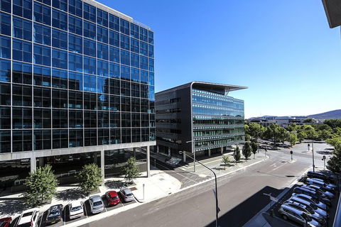 Accommodate Canberra - Metropolitan - Sunshine Coast Tourism 5