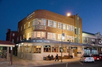 Alpine Hotel - Holiday Sunshine Coast 0