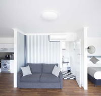 Siesta Central Apartments - Holiday Sunshine Coast