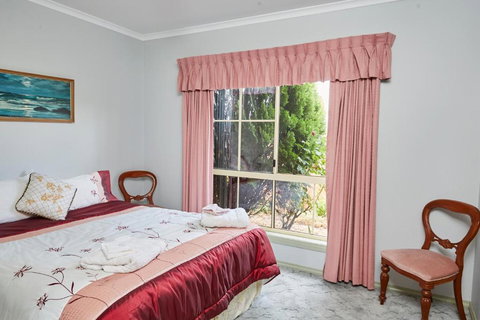 Bristol House Accommodation - Sunshine Coast Tourism 6