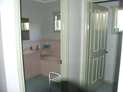 Bristol House Accommodation - Sunshine Coast Tourism 2