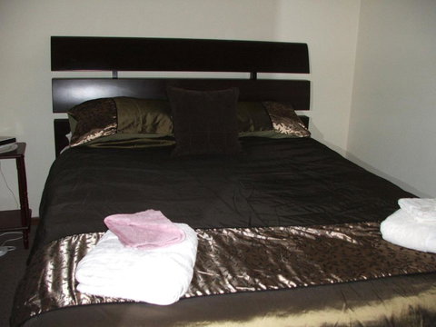 Bristol House Accommodation - Sunshine Coast Tourism 5