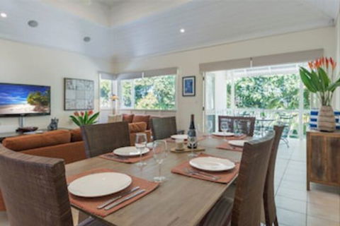 Latitude 16 On Grant St - Sunshine Coast Tourism 0