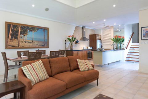 Latitude 16 On Grant St - Sunshine Coast Tourism 3
