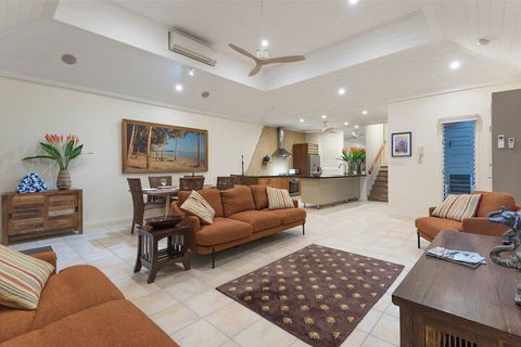 Latitude 16 On Grant St - Sunshine Coast Tourism 6