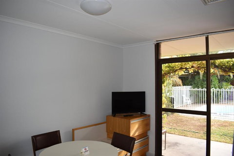 Roundhouse Motel - Holiday Sunshine Coast 3