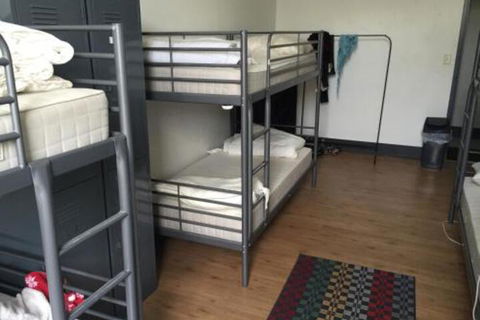 EBS Sydney Hostel - Holiday Sunshine Coast 7