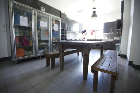 EBS Sydney Hostel - Holiday Sunshine Coast 5
