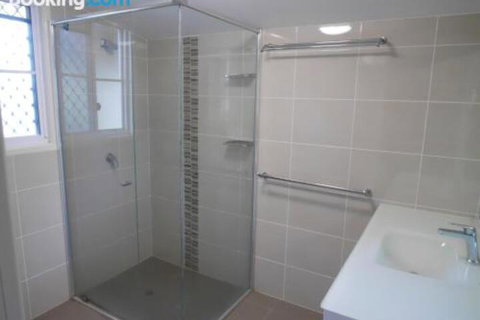 Wyndham Lodge - Holiday Sunshine Coast 6