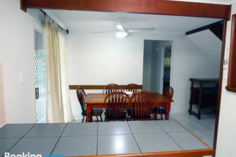 Wyndham Lodge - Holiday Sunshine Coast 4