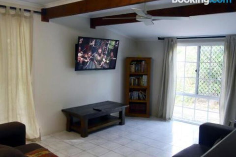 Wyndham Lodge - Holiday Sunshine Coast 3