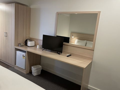 Roxby Downs Motor Inn - Sunshine Coast Tourism 4