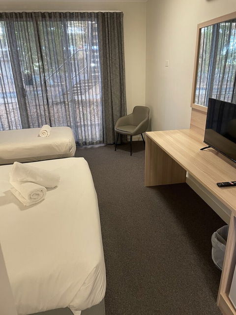 Roxby Downs Motor Inn - Sunshine Coast Tourism 0