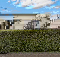 Lake Hamilton Motor Village  Caravan Park - Holiday Sunshine Coast