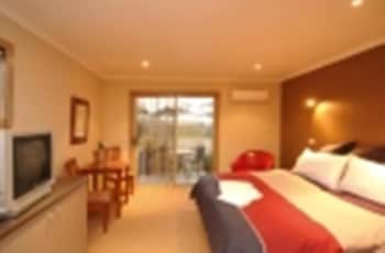 Motel Strahan - Sunshine Coast Tourism 0