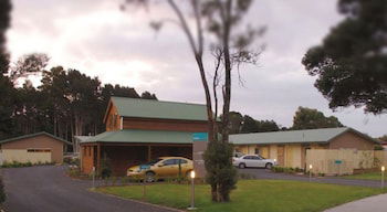 Motel Strahan - Sunshine Coast Tourism 1