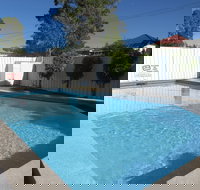 Riviera on Ruthven Motel - Sunshine Coast Tourism