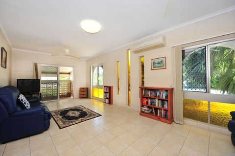 Seascape Holidays - 53 Reef Street - Sunshine Coast Tourism 4