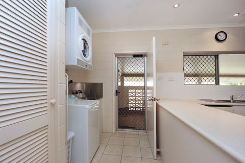 Seascape Holidays - 53 Reef Street - Sunshine Coast Tourism 2