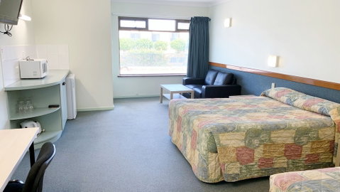 Geraldton Motor Inn - Holiday Sunshine Coast 5
