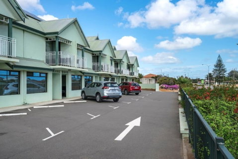 Geraldton Motor Inn - Holiday Sunshine Coast 1