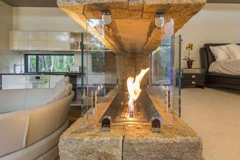 The Feathered Nest - Wildlife Retreat - Sunshine Coast Tourism 1