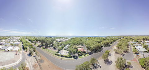 Amblin Holiday Park - Holiday Sunshine Coast 0
