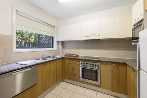 Waldorf Hornsby Residential Apartments - Holiday Sunshine Coast 3