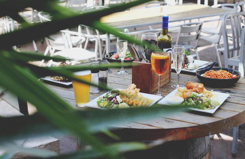 Caledonian Inn - Sunshine Coast Tourism 2