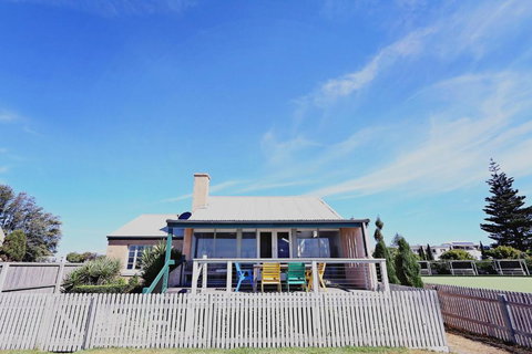 Caledonian Inn - Sunshine Coast Tourism 5