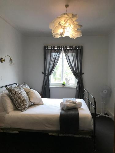 Caledonian Inn - Sunshine Coast Tourism 3