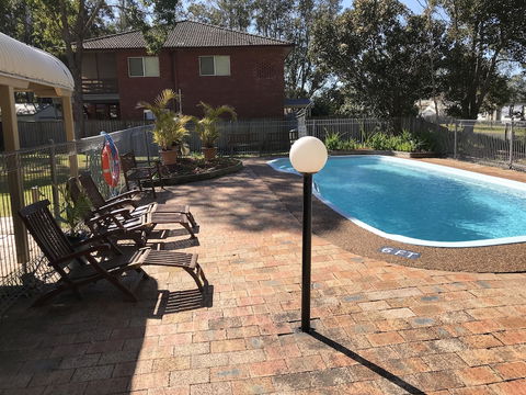 Tea Gardens Motel - Sunshine Coast Tourism 1