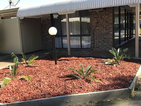 Tea Gardens Motel - Sunshine Coast Tourism 3