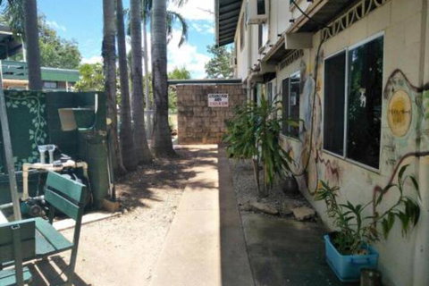 Palm Court Backpackers - Sunshine Coast Tourism 2