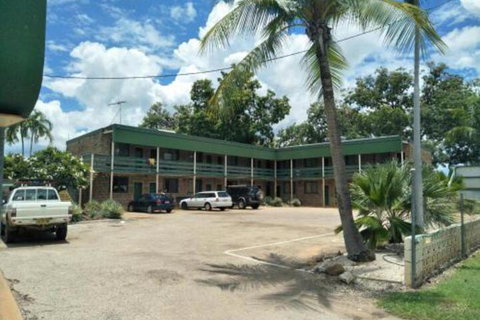 Palm Court Backpackers - Sunshine Coast Tourism 0