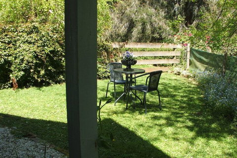 Hide Away Cottage Retreat - Holiday Sunshine Coast 5
