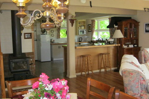 Hide Away Cottage Retreat - Holiday Sunshine Coast 7