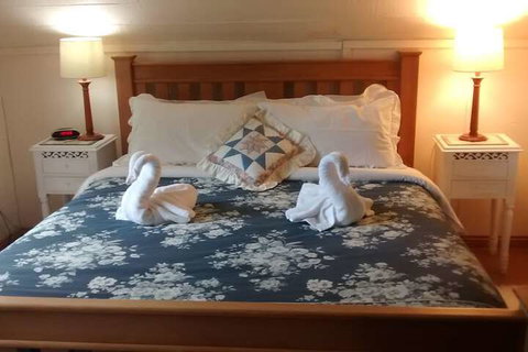 Hide Away Cottage Retreat - Holiday Sunshine Coast 1