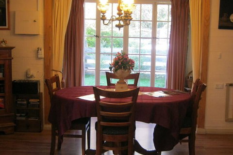 Hide Away Cottage Retreat - Holiday Sunshine Coast 3