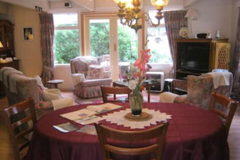 Hide Away Cottage Retreat - Holiday Sunshine Coast 4