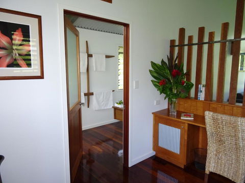 Sweetwater Lodge - Sunshine Coast Tourism 1