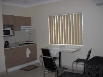 Molika Springs Motel - Sunshine Coast Tourism 3