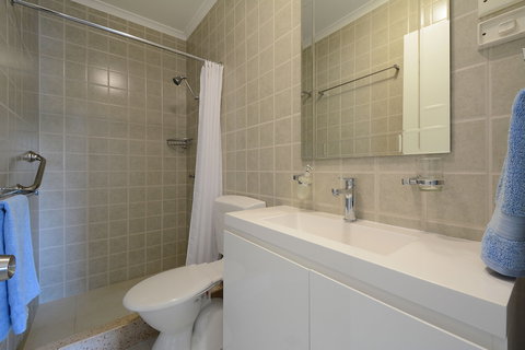 Peninsula Apartments Darwin - Holiday Sunshine Coast 4