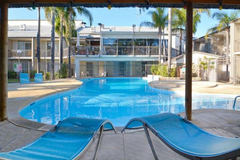 Mandurah Motel And Apartments - Holiday Sunshine Coast 2