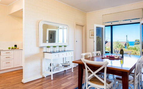 Victor Apartments - Holiday Sunshine Coast 5